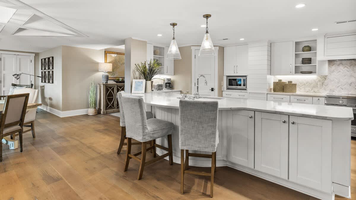 Kitchen Breakfast Bar