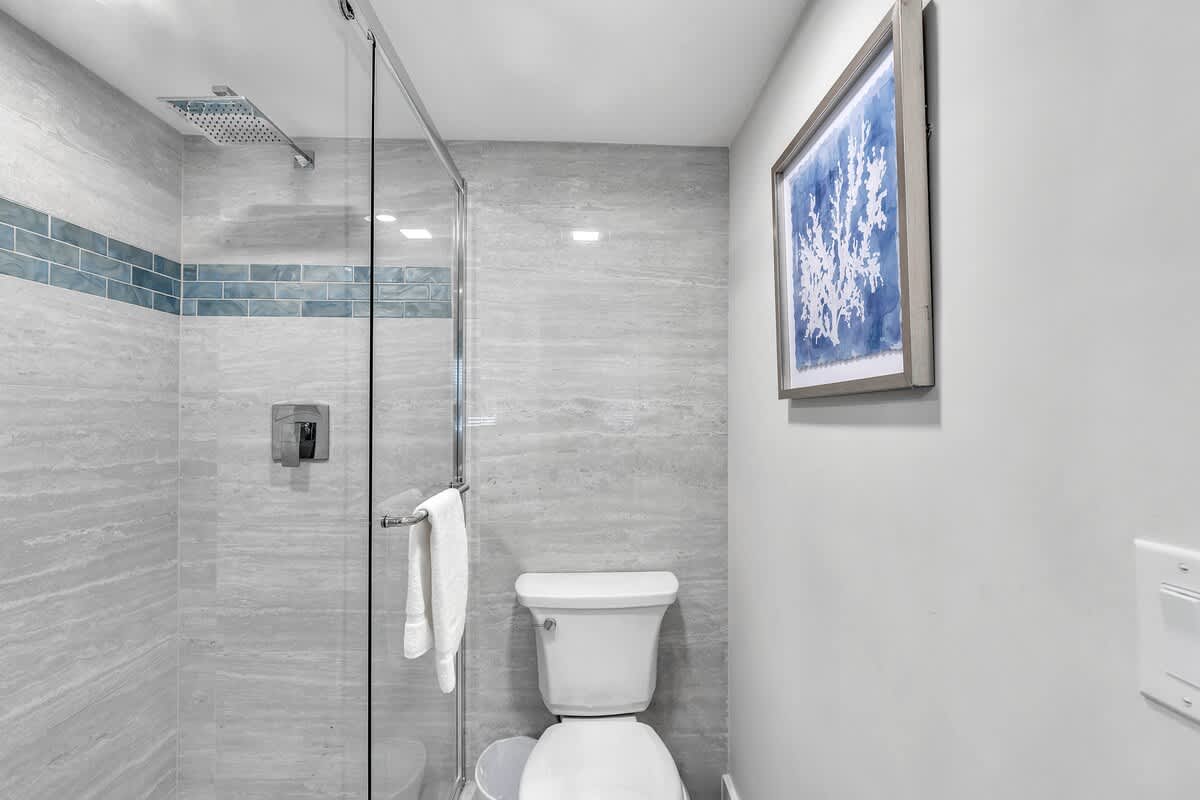 Primary En-Suite Bathroom