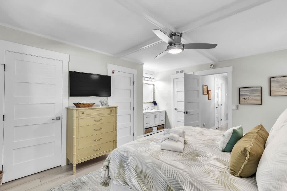 Primary Bedroom with King Bed and En-Suite Bathroom