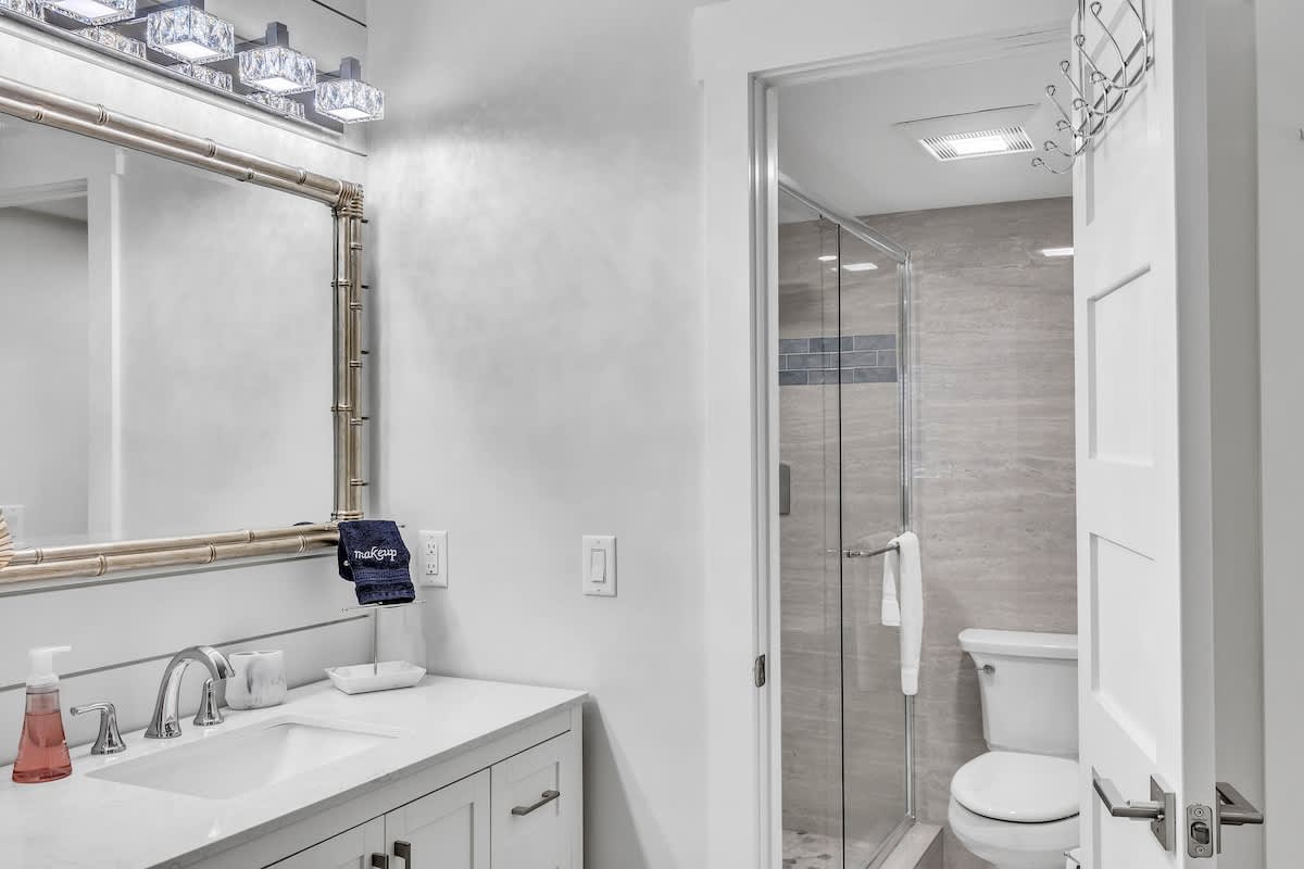 Primary En-Suite Bathroom