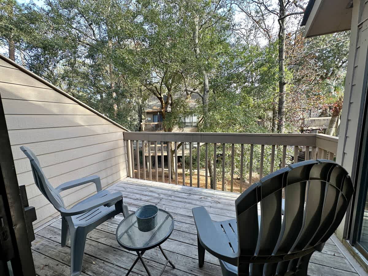 Shared Balcony with Living Area and Double Queen Suite
