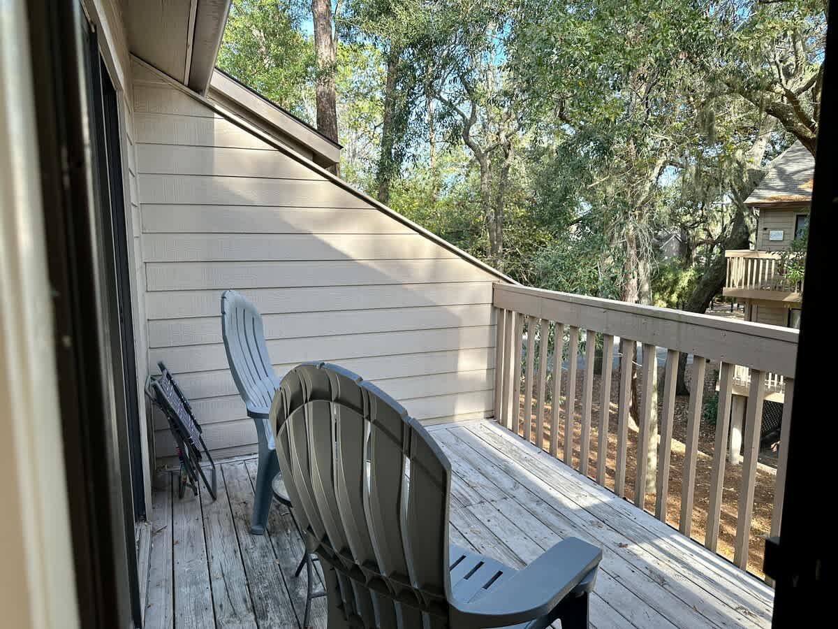 Shared Balcony with Living Area and Double Queen Suite