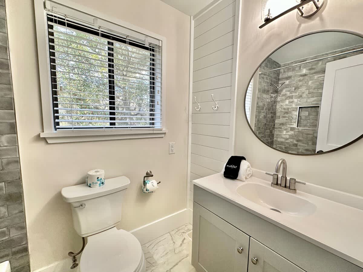 Double Queen Suite Bathroom
