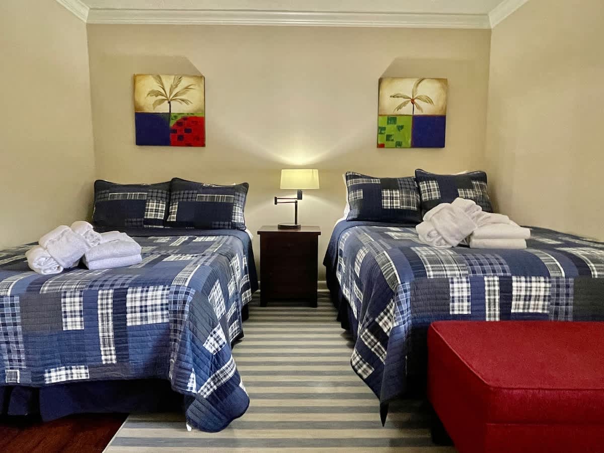 Guest Bedroom with 2 Double Beds