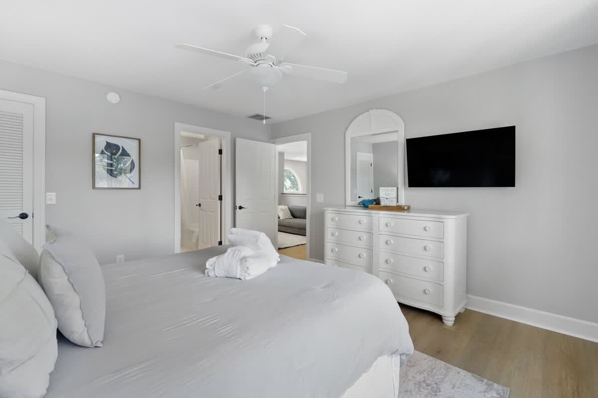 Queen Guest Suite