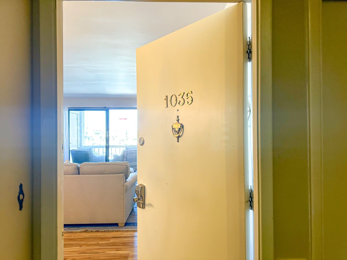 Welcome to 1035 Caravel Court