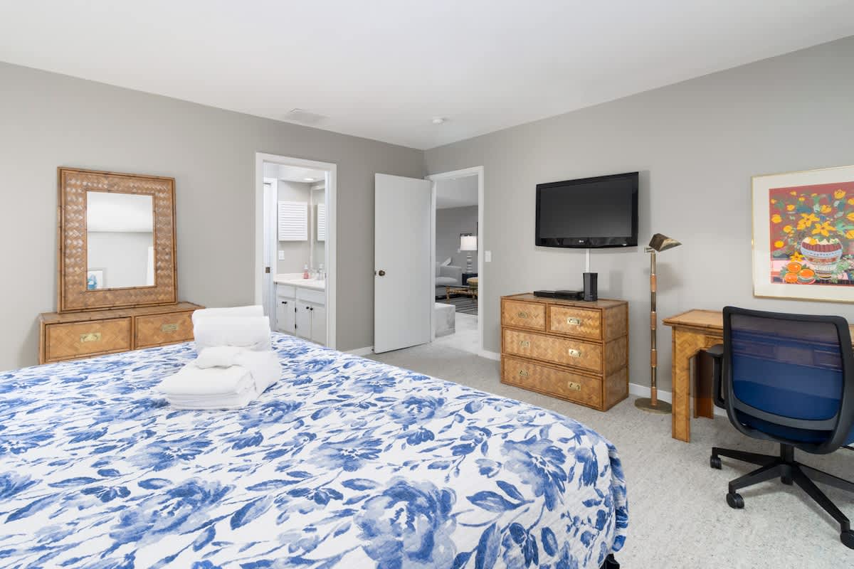 Primary Suite with King Bed and Access to Patio