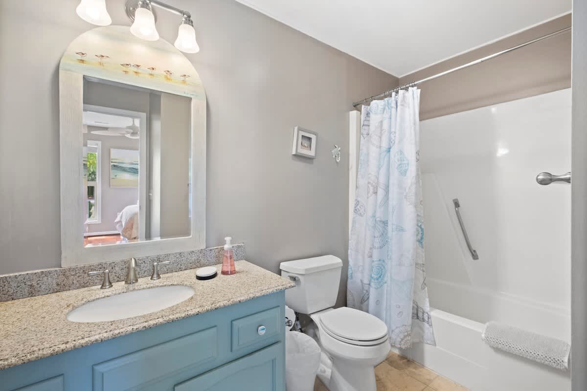 Upstairs Queen Suite Bathroom