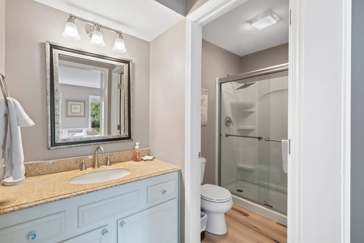 Downstairs Queen Suite Bathroom