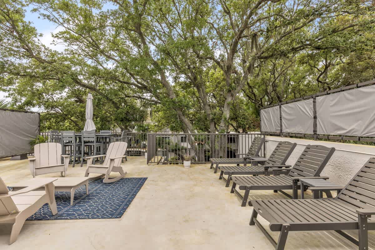 Private Top Deck Overlooking Community Pool