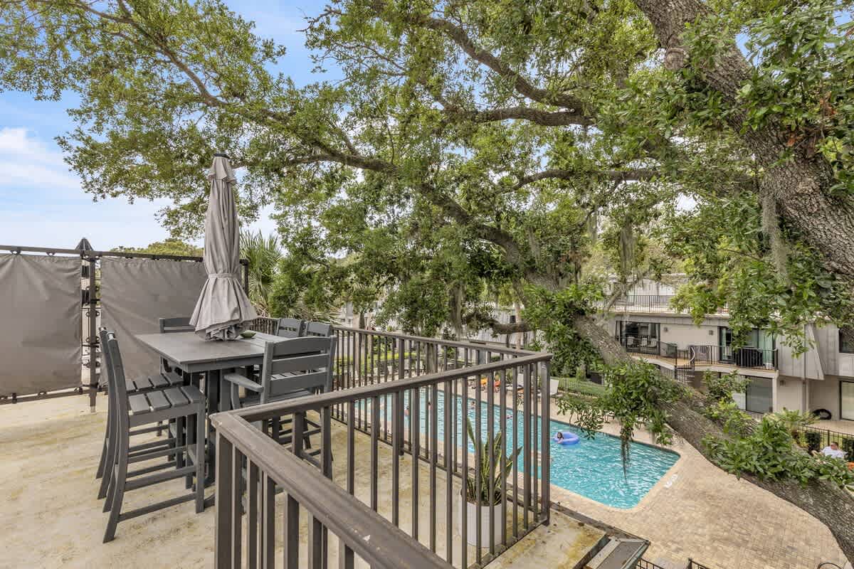 Private Top Deck Overlooking Community Pool