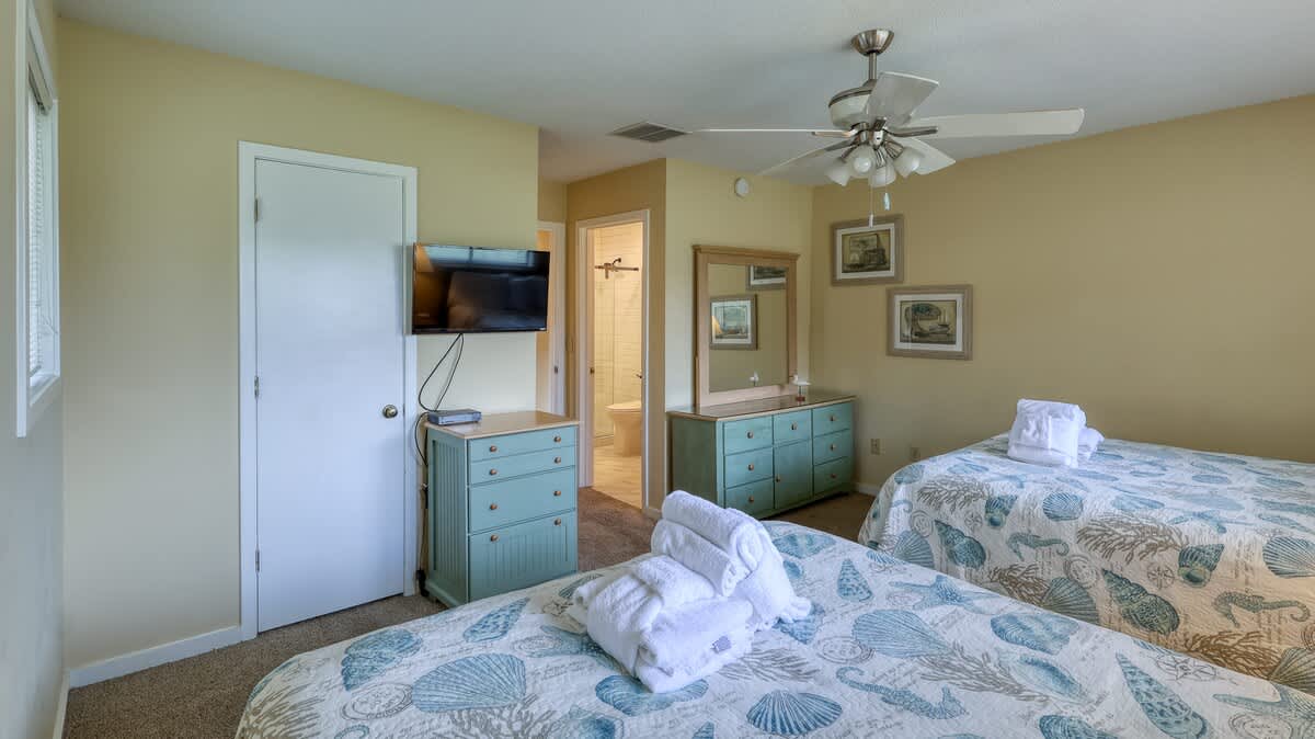 Upstairs Double Queen Suite
