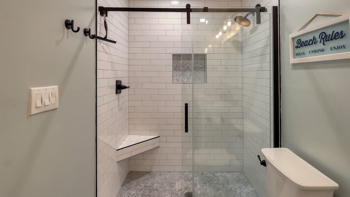 Upstairs Double Queen Suite Bathroom