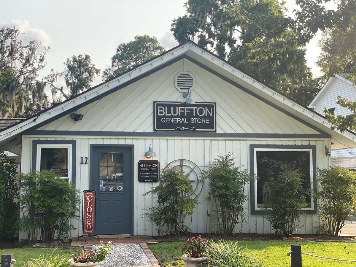 Retail Shops within Walking Distance