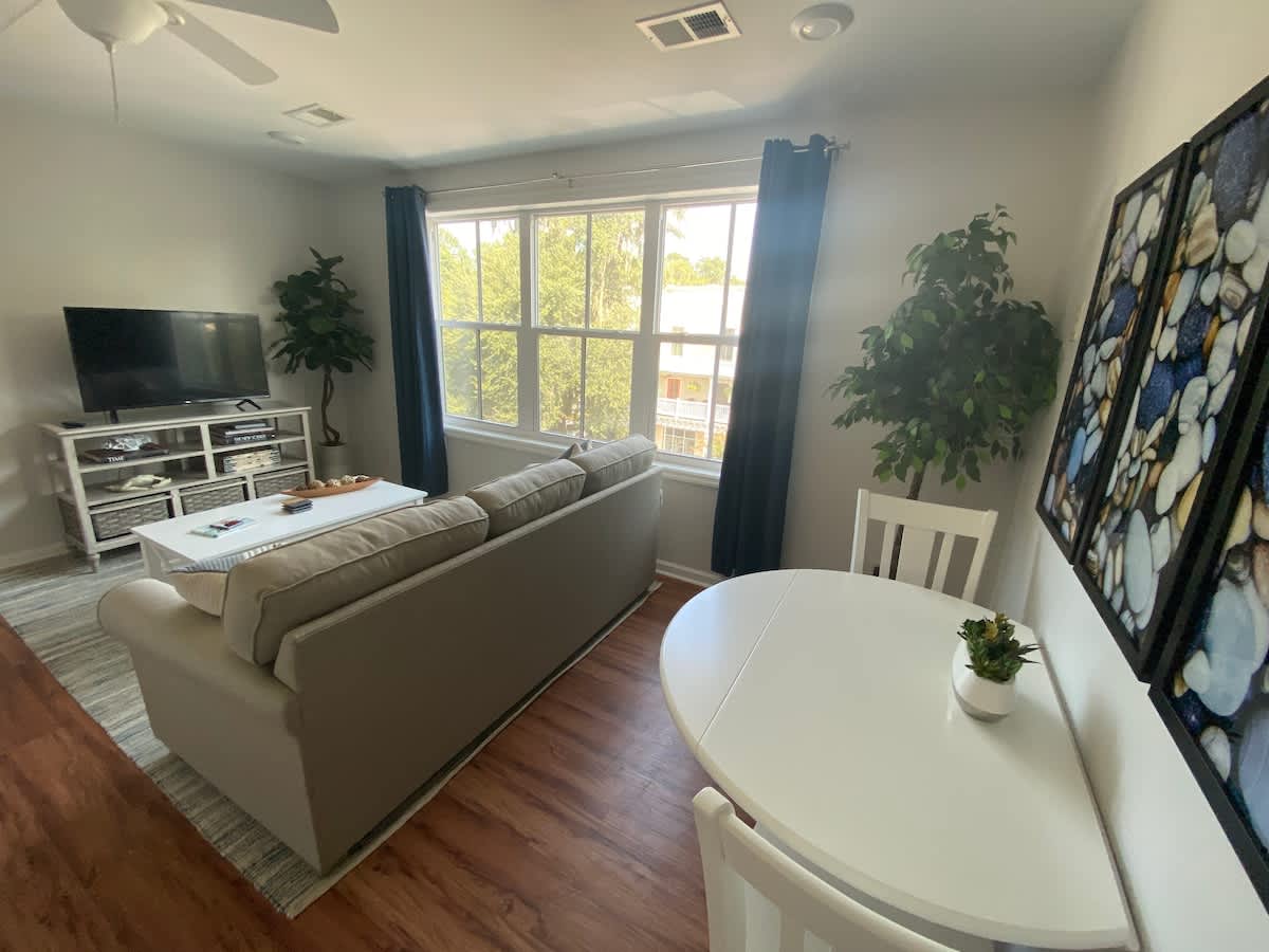 1 Bedroom in Historic Downtown Bluffton 4
