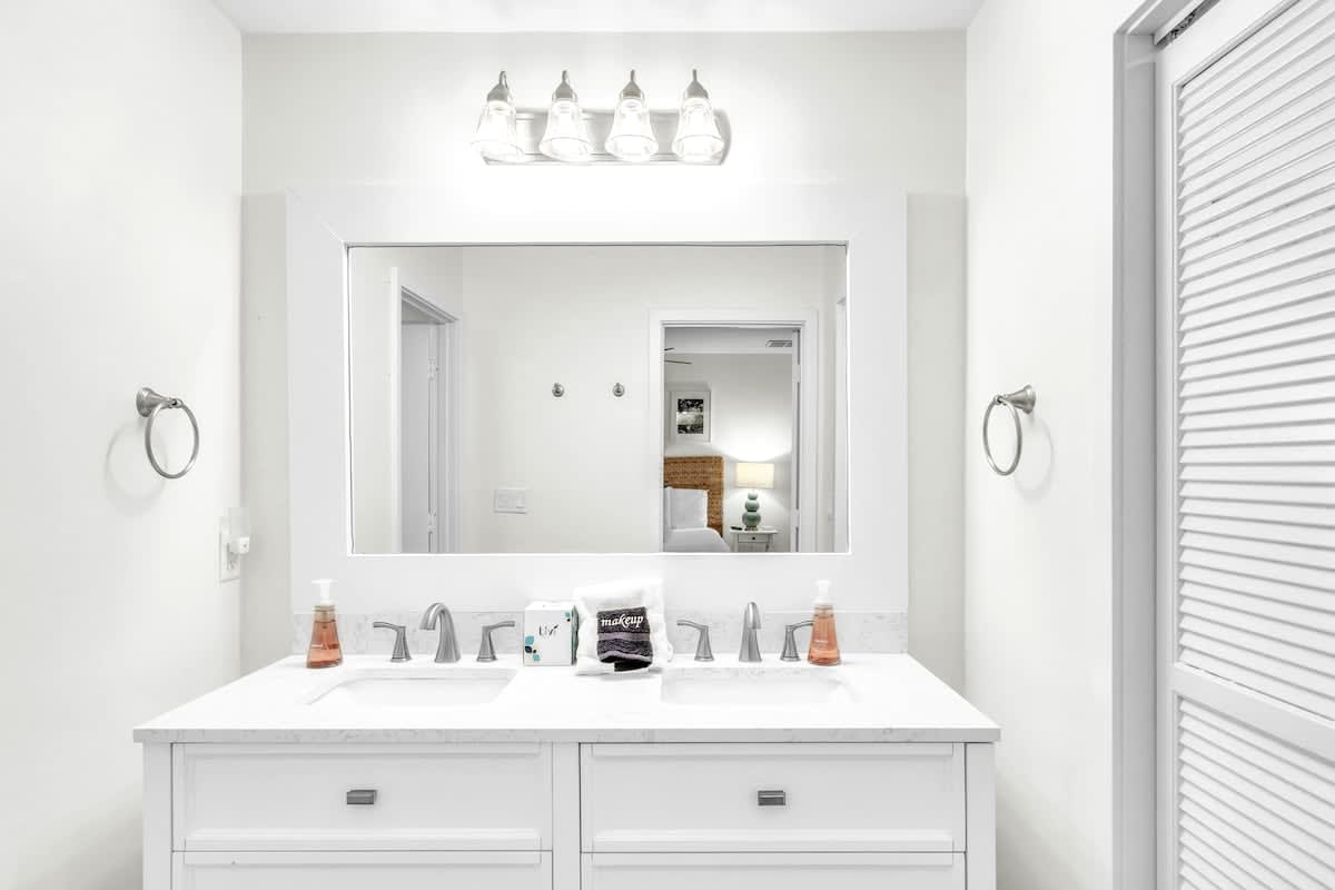 Primary En-Suite Bathroom