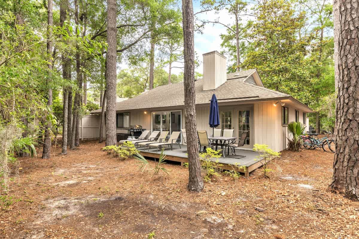Private Patio with Propane Grill and Outdoor Dining
