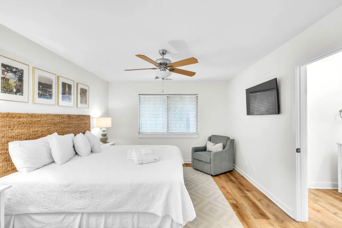 Primary Suite with King Bed and En-Suite Bathroom