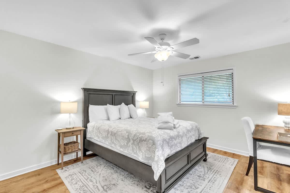 Guest Bedroom with Queen Bedroom and Jack And Jill Bathroom