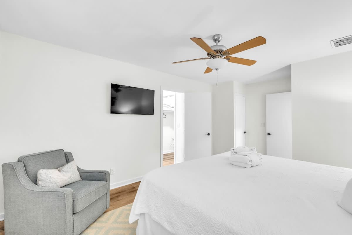 Primary Suite with King Bed and En-Suite Bathroom