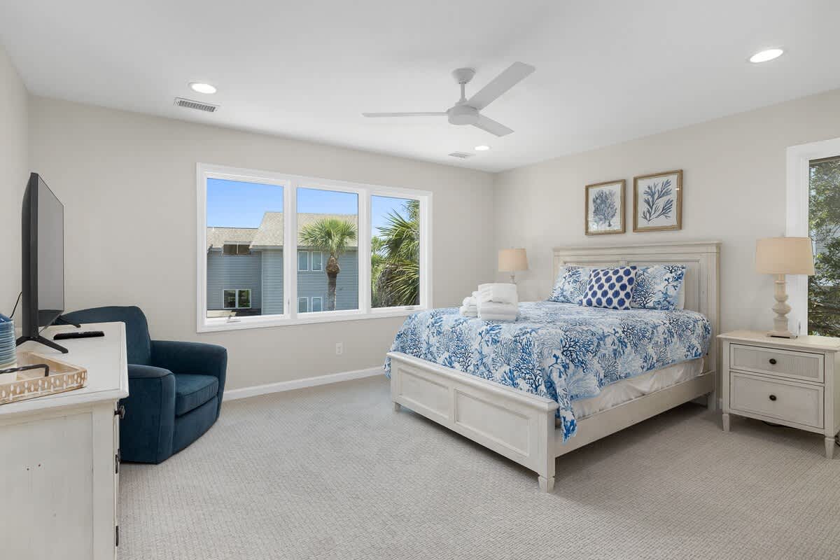 Upstairs Queen Suite