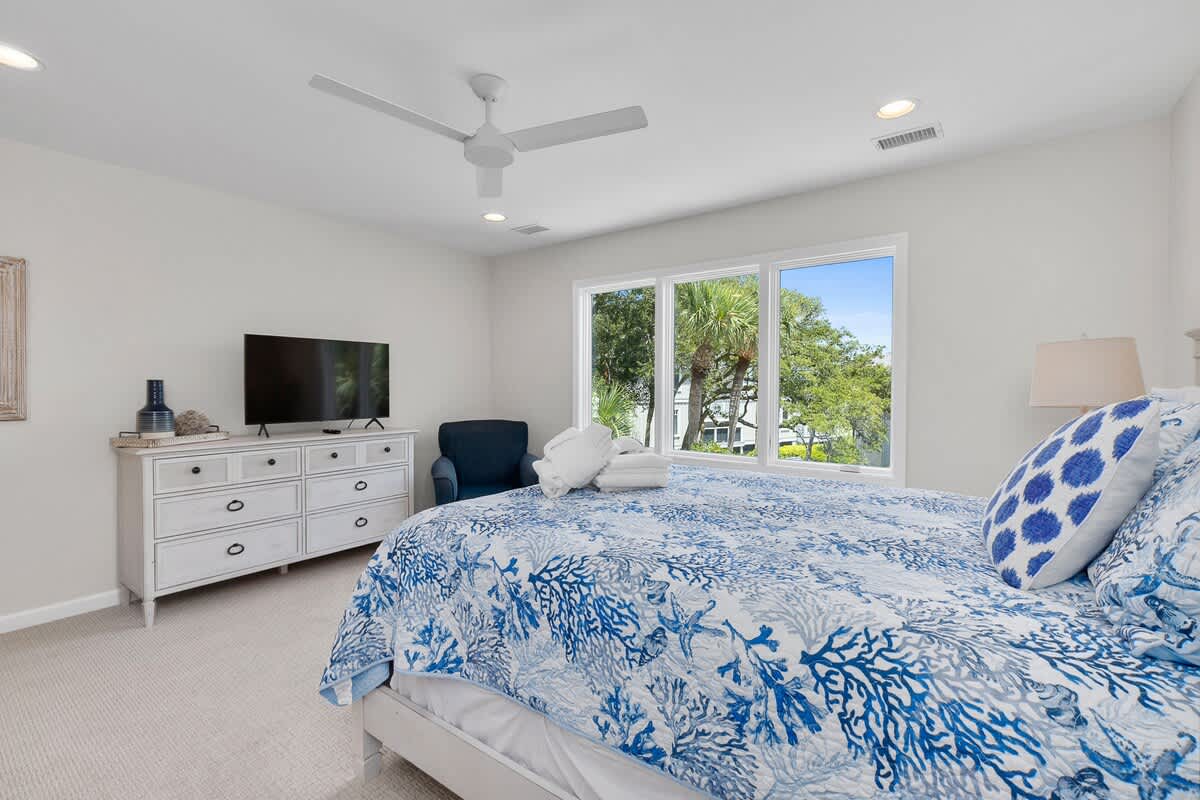 Upstairs Queen Suite