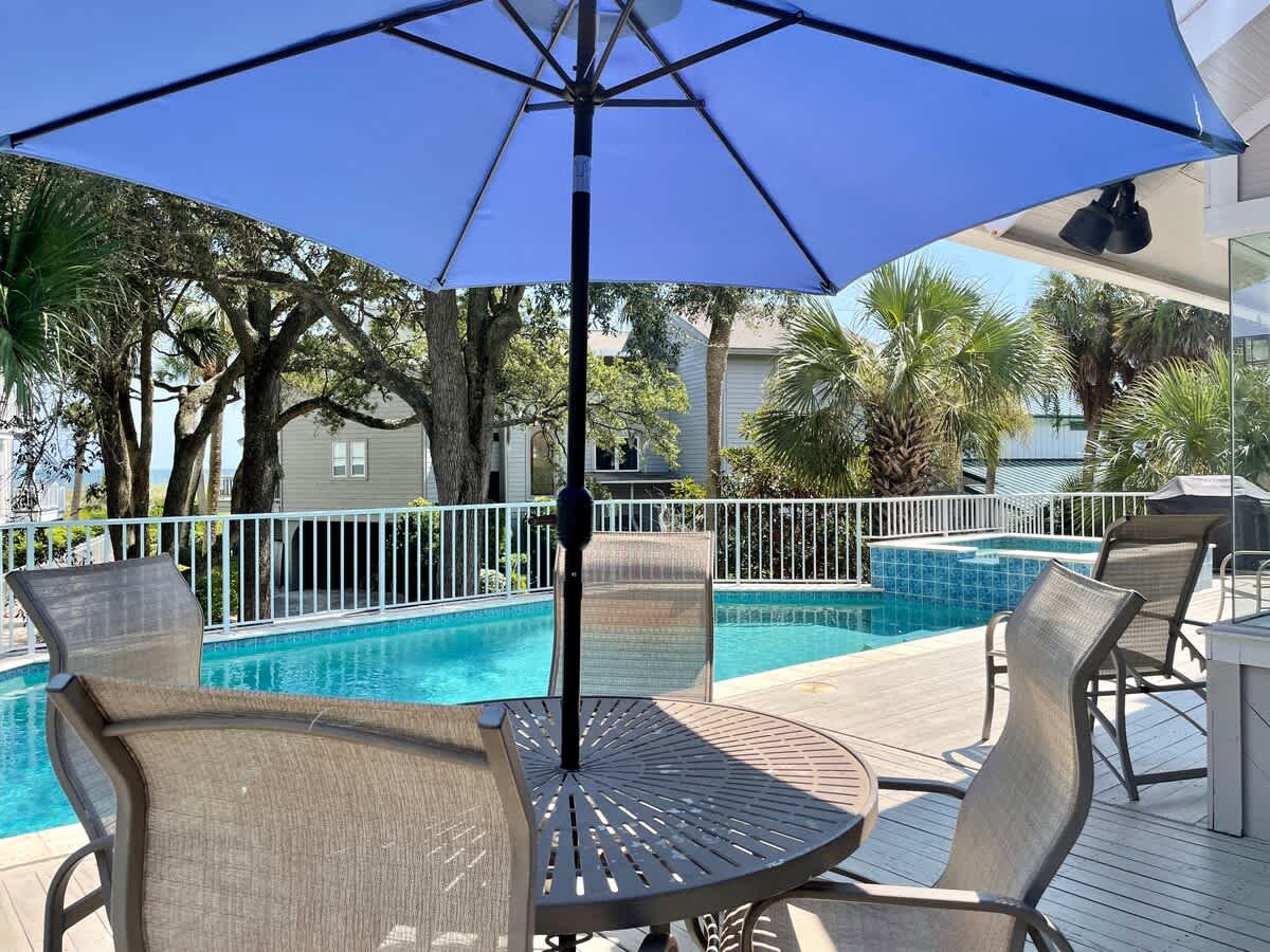 Poolside Dining with Ocean Views!
