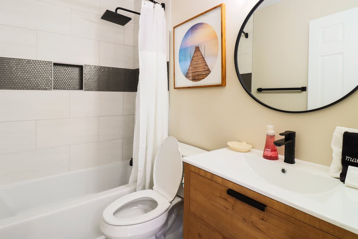Guest Bedroom Bathroom