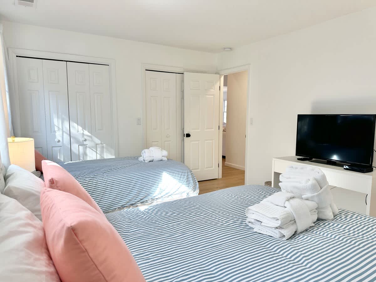 Guest Room with Full and Twin