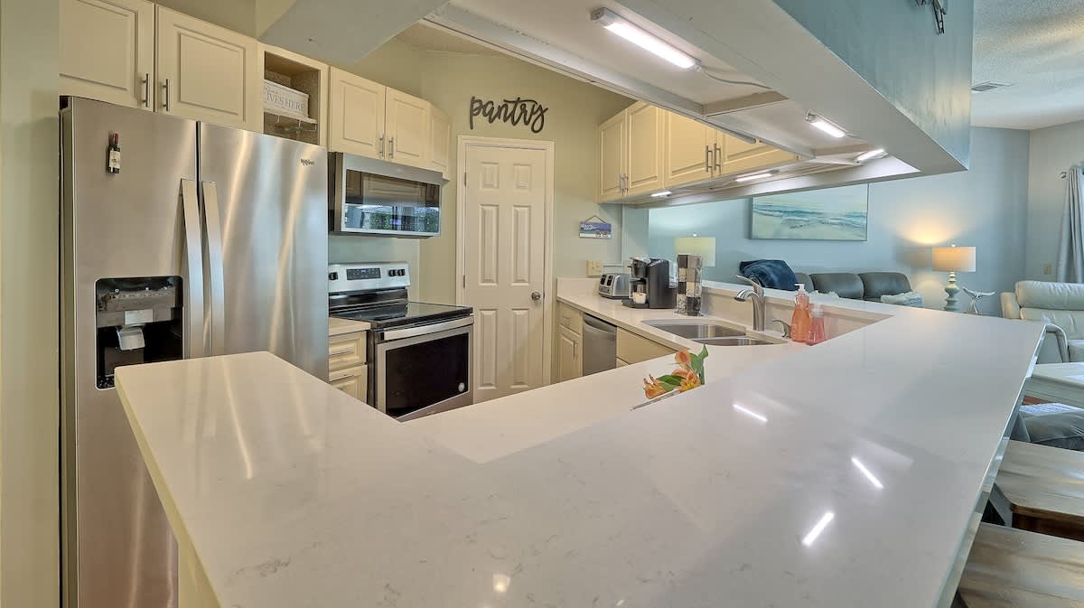 Kitchen with Breakfast Bar