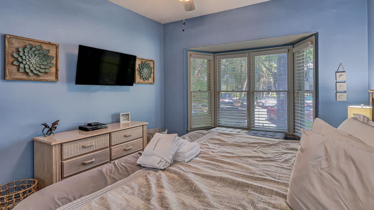 1st Floor Guest King Suite