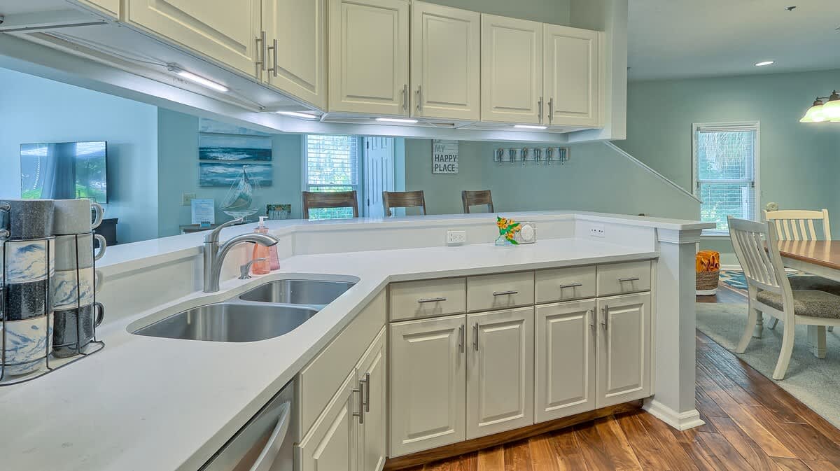 Kitchen with Breakfast Bar