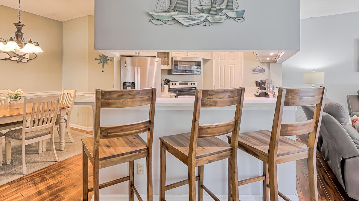 Kitchen with Breakfast Bar