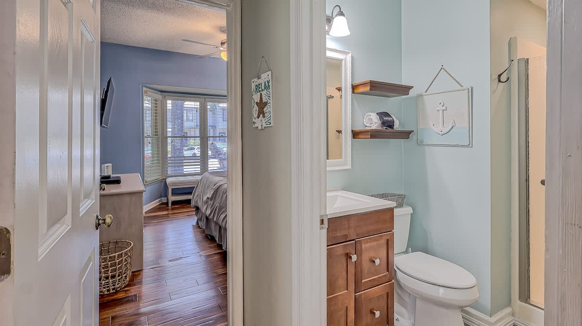 1st Floor Guest King Suite
