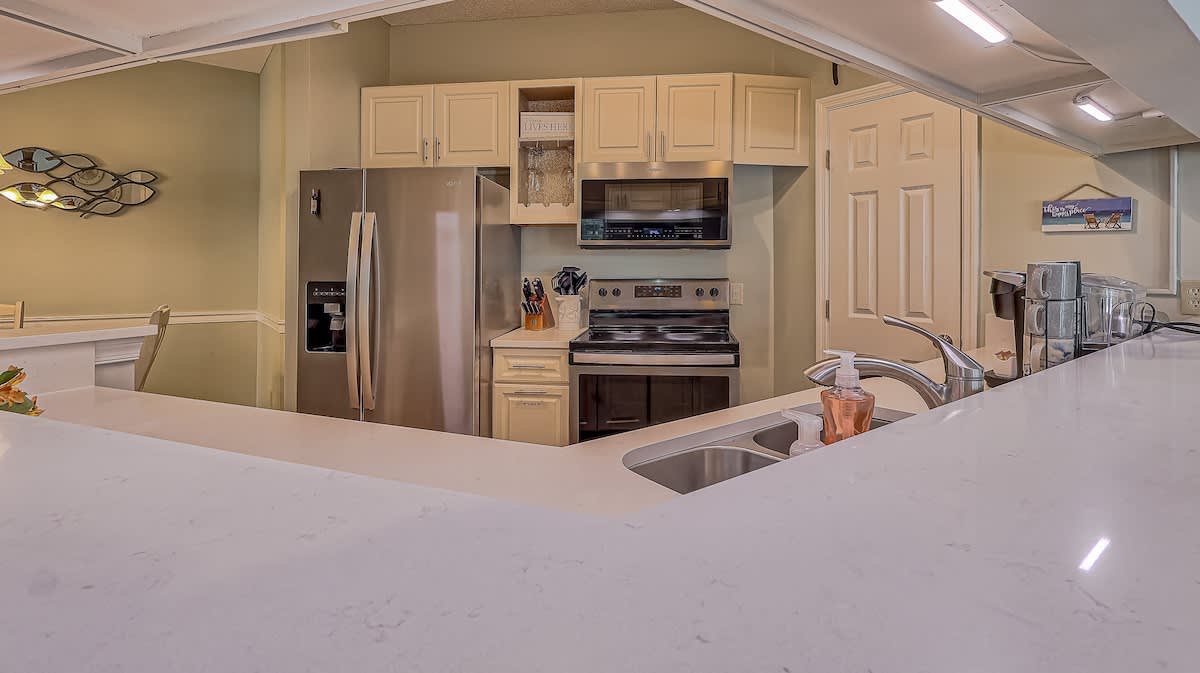 Kitchen with Breakfast Bar