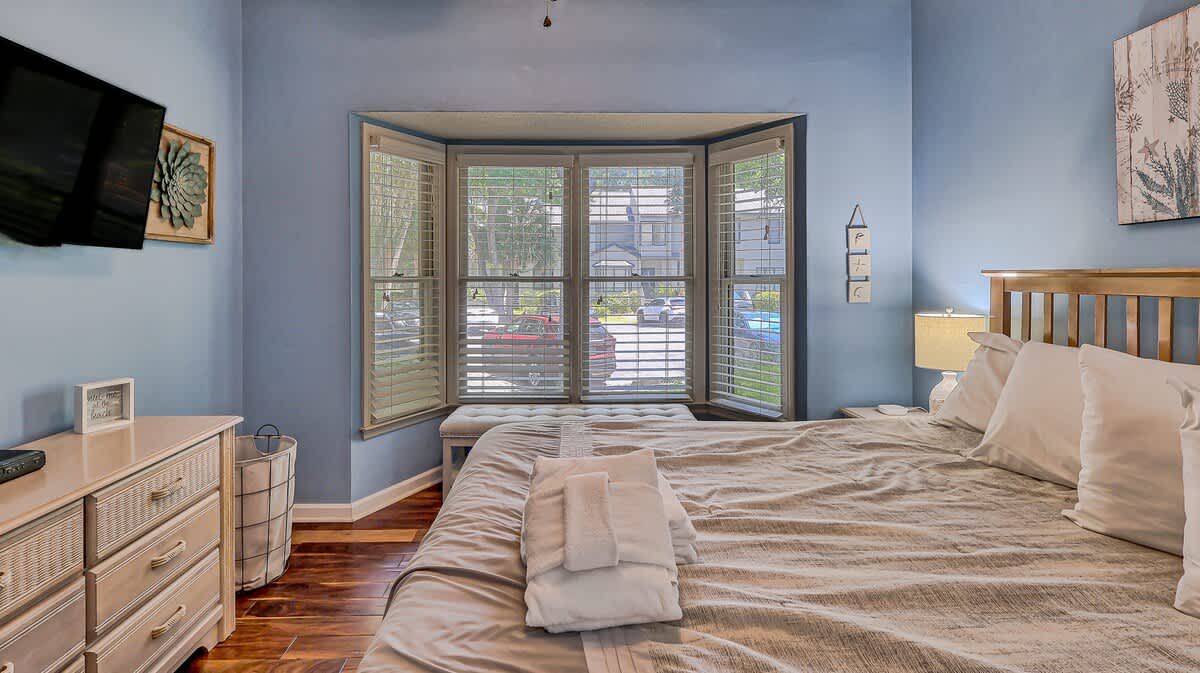 1st Floor Guest King Suite