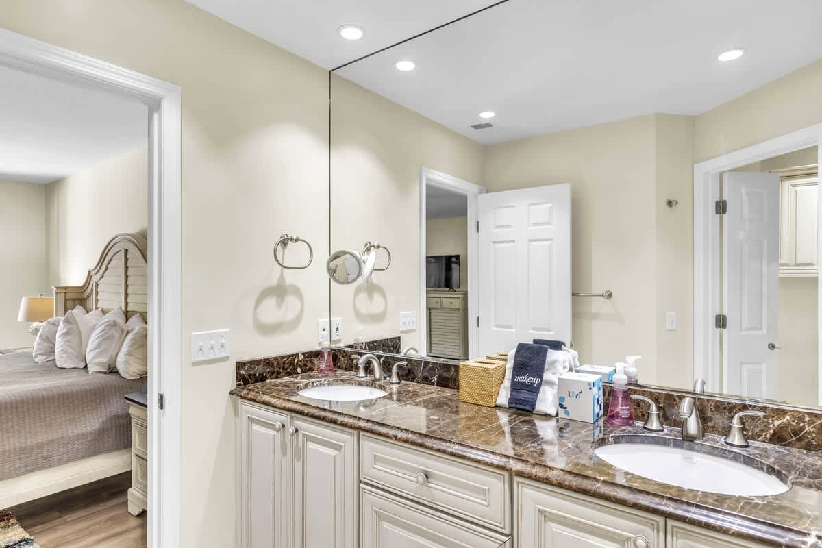 Primary Suite Bathroom