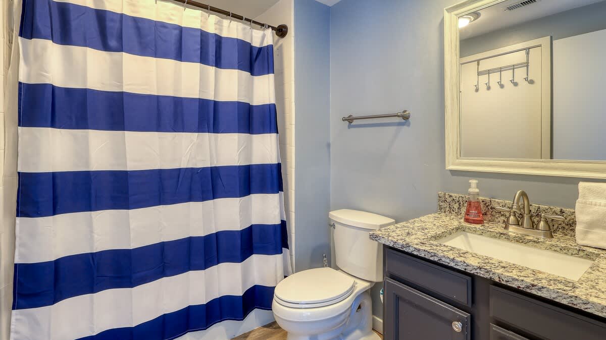 Double Queen Suite Bathroom