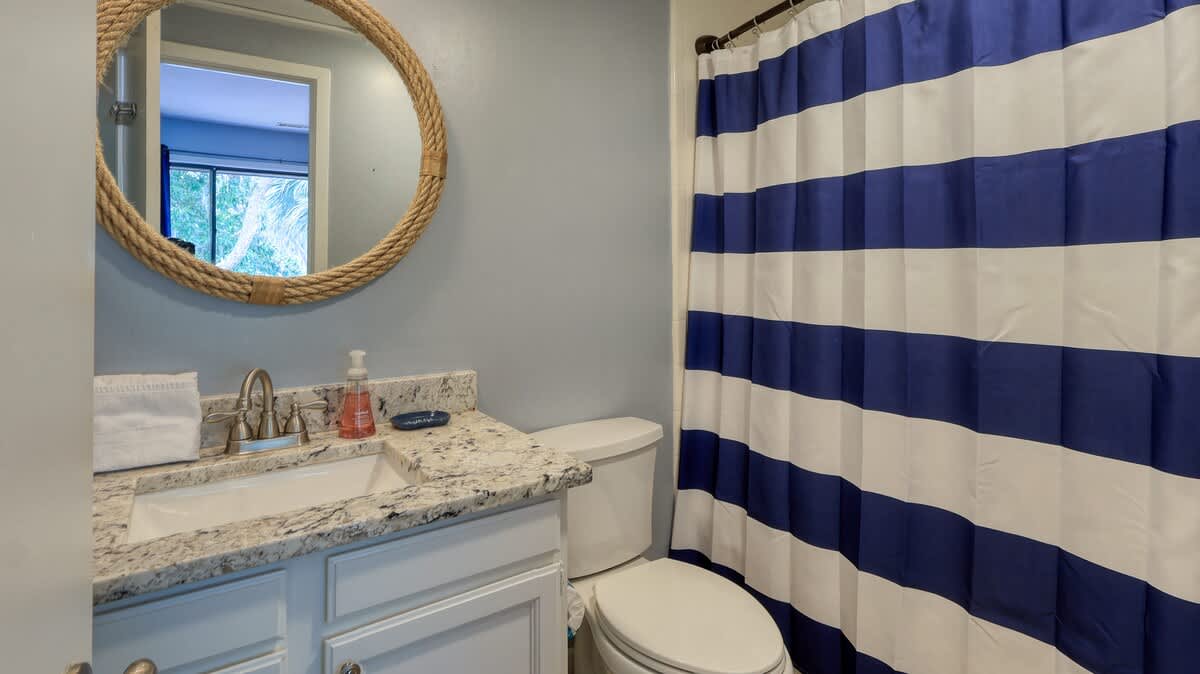 Double Full Guest Suite Bathroom