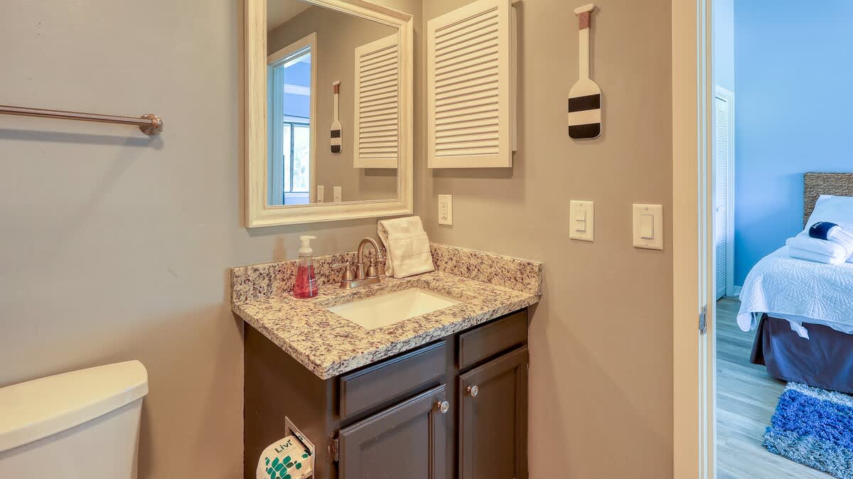 Double Queen Suite Bathroom