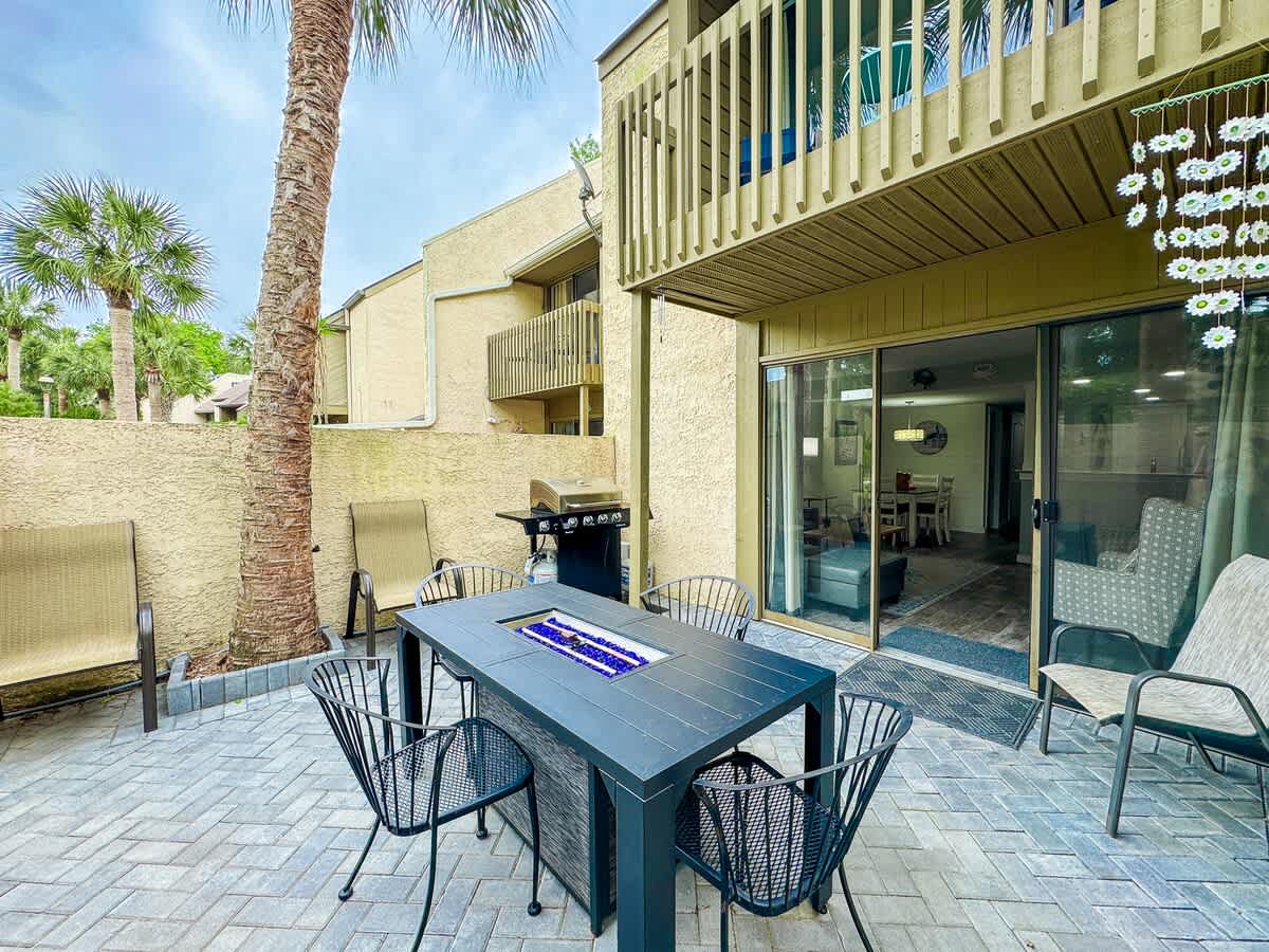 Private Courtyard with Grill and Access to Pool