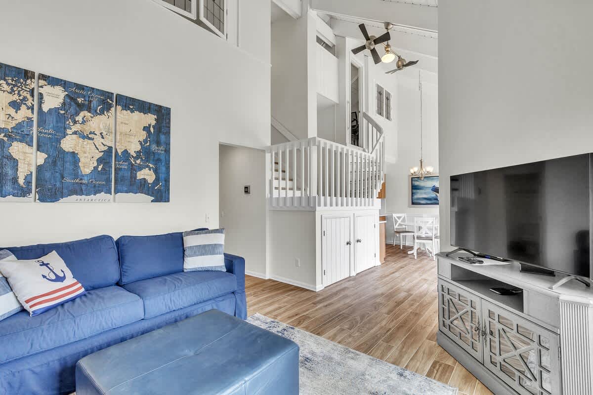Open Living Space with Vaulted Ceilings