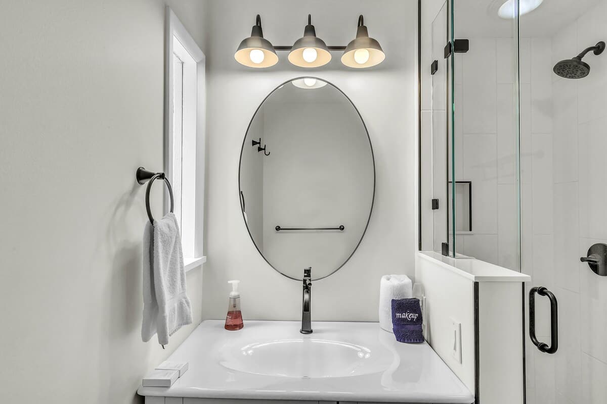Primary En-Suite Bathroom