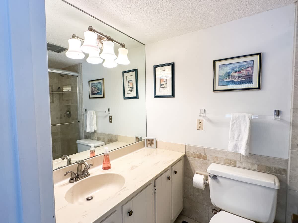 2nd Floor Twin Suite Bathroom