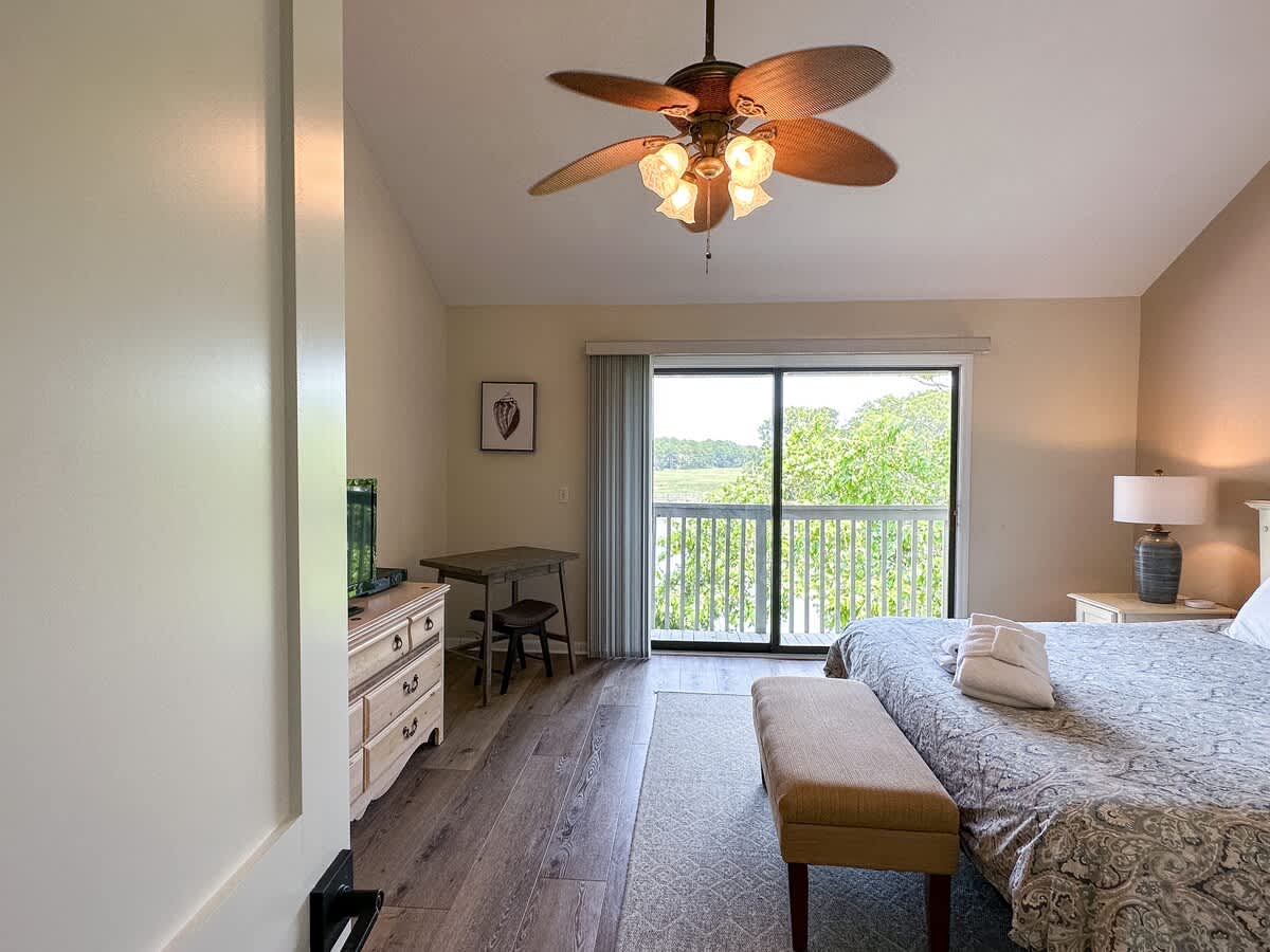 3rd Floor Primary Suite with Shared Bathroom