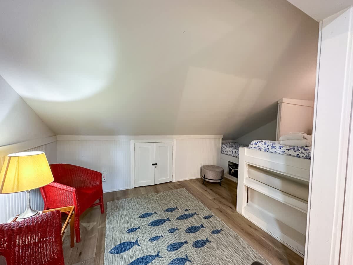 3rd Floor Twin Room with Shared Bathroom