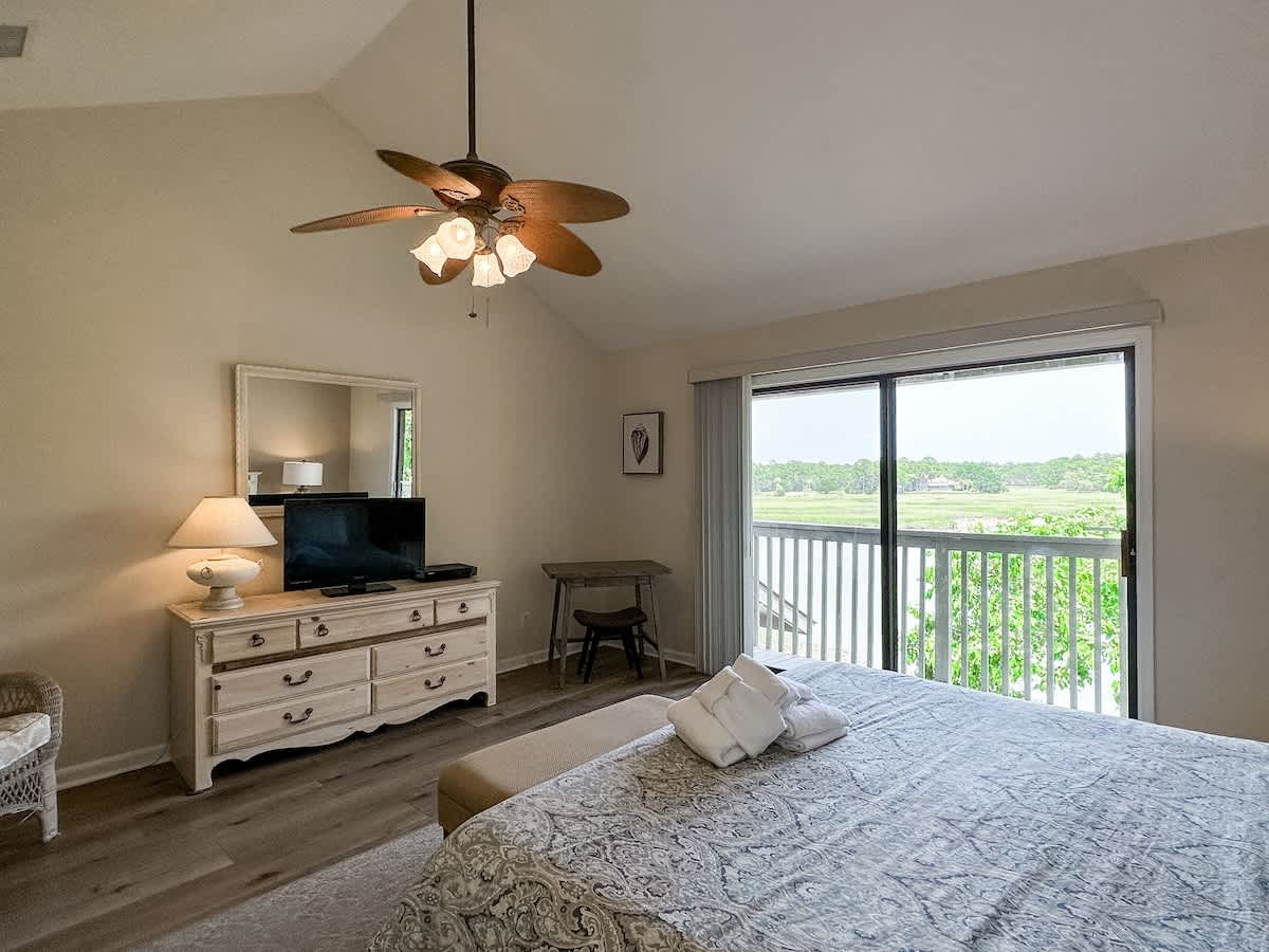 3rd Floor Primary Suite with Shared Bathroom