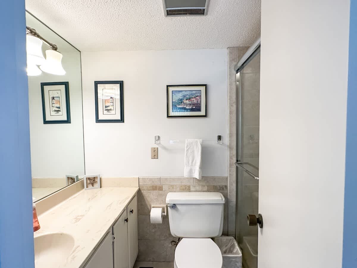 2nd Floor Twin Suite Bathroom