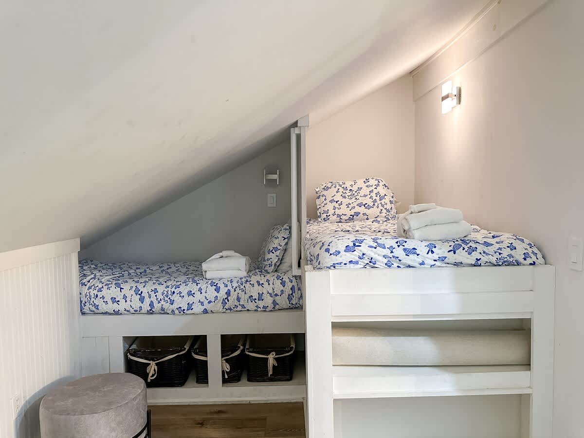 3rd Floor Twin Room with Shared Bathroom