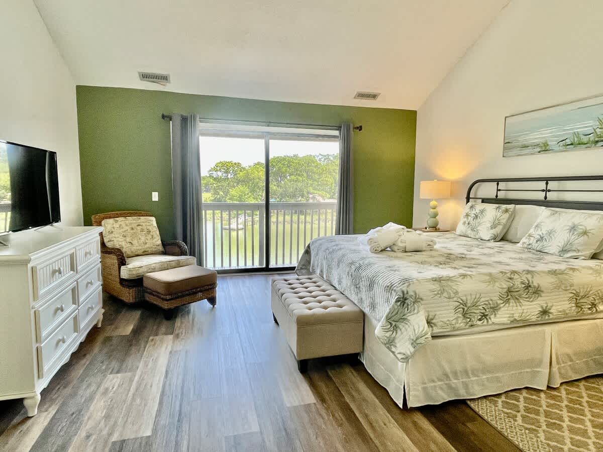 3rd Floor King Suite with Bathroom
